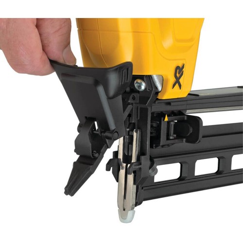 Пістолет цвяхозабивний акумуляторний безщітковий DeWALT DCN662NT (DCN662NT) - фото 2