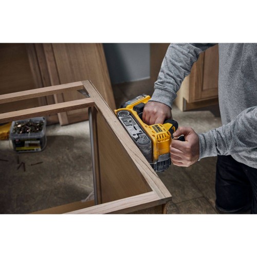 Шліфмашина стрічкова акумуляторна безщіткова DeWALT DCW220N (DCW220N) - фото 7