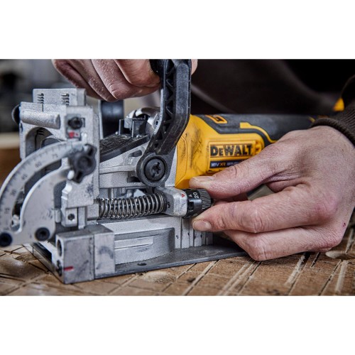 Фрезер аккумуляторный бесщеточный DeWALT DCW682P2 (DCW682P2) - фото 13