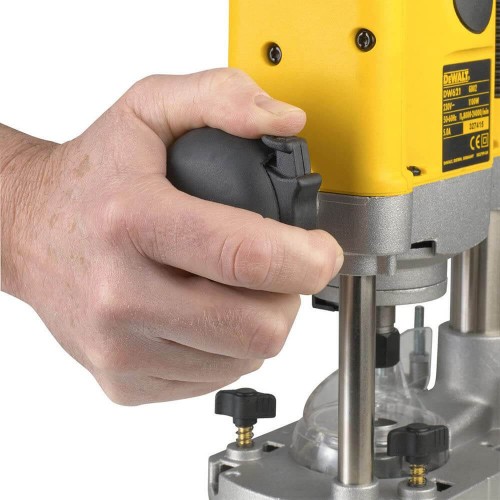 Фрезер мережевий DeWALT DW621KT (DW621KT) - фото 3